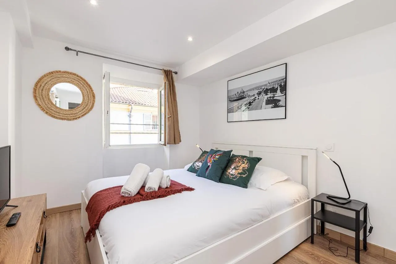 Spacious 2 Bdr Old Town Heart Nice France