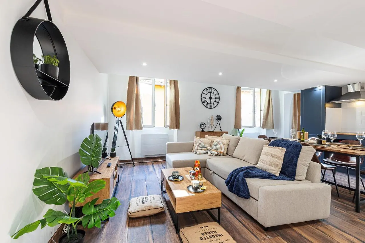 Apartment Spacious 2 Bdr Old Town Heart Nice