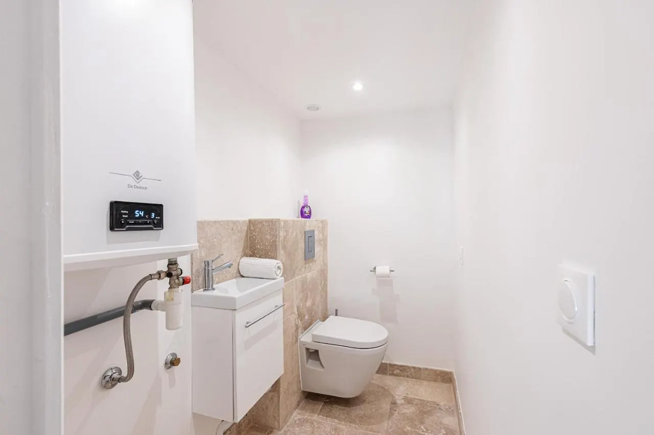 Spacious 2 Bdr Old Town Heart Nice Apartment