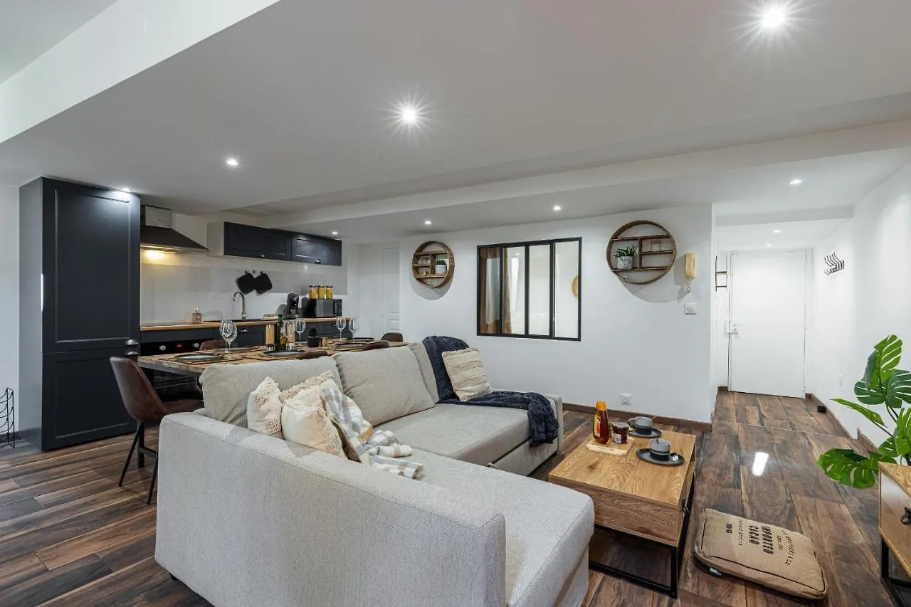 Spacious 2 Bdr Old Town Heart Nice