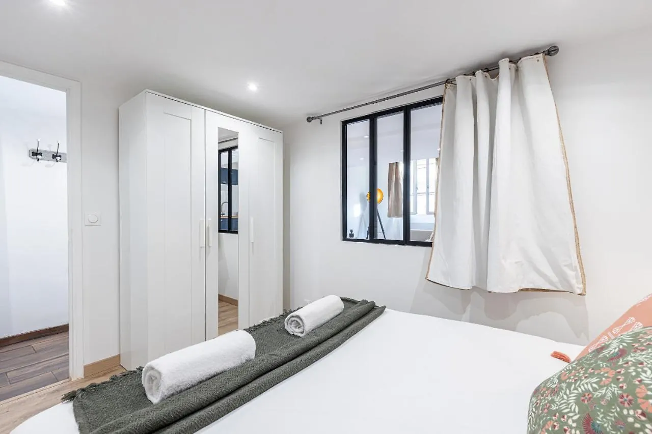 Spacious 2 Bdr Old Town Heart 니스