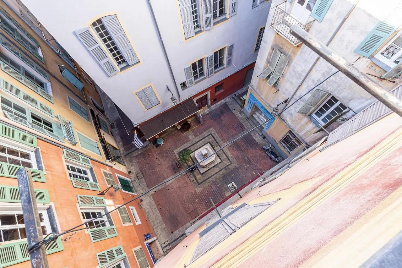 Spacious 2 Bdr Old Town Heart 니스 아파트