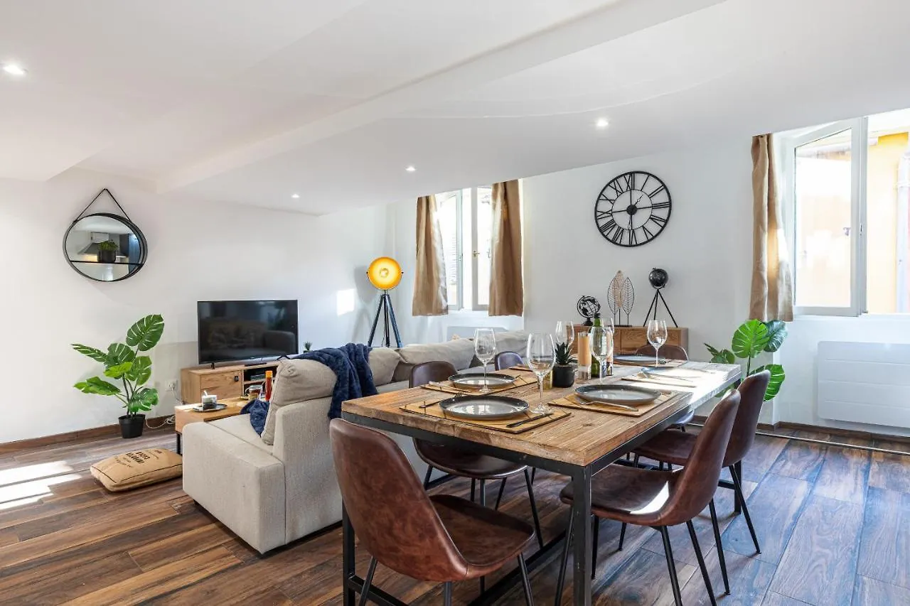 아파트 Spacious 2 Bdr Old Town Heart 니스