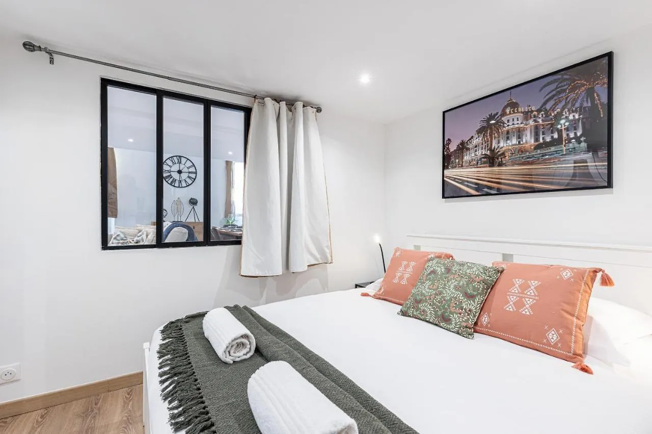 Spacious 2 Bdr Old Town Heart 니스