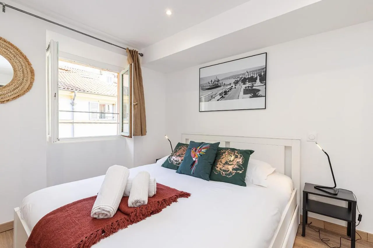 아파트 Spacious 2 Bdr Old Town Heart 니스