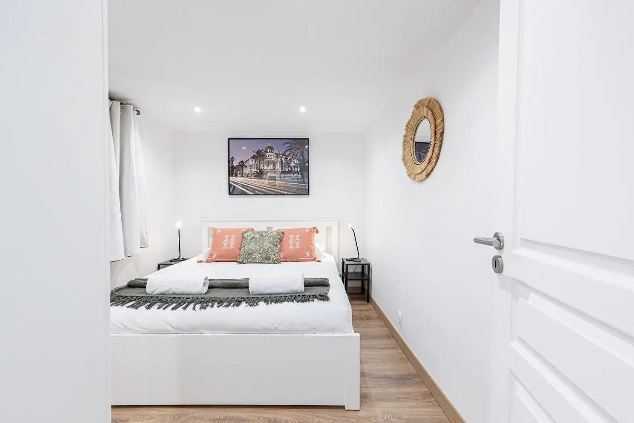 Spacious 2 Bdr Old Town Heart 니스 아파트